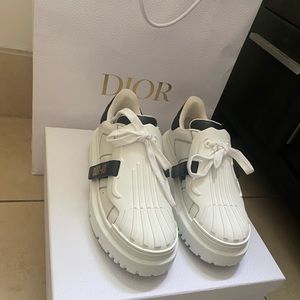 Dior sneakers size 38